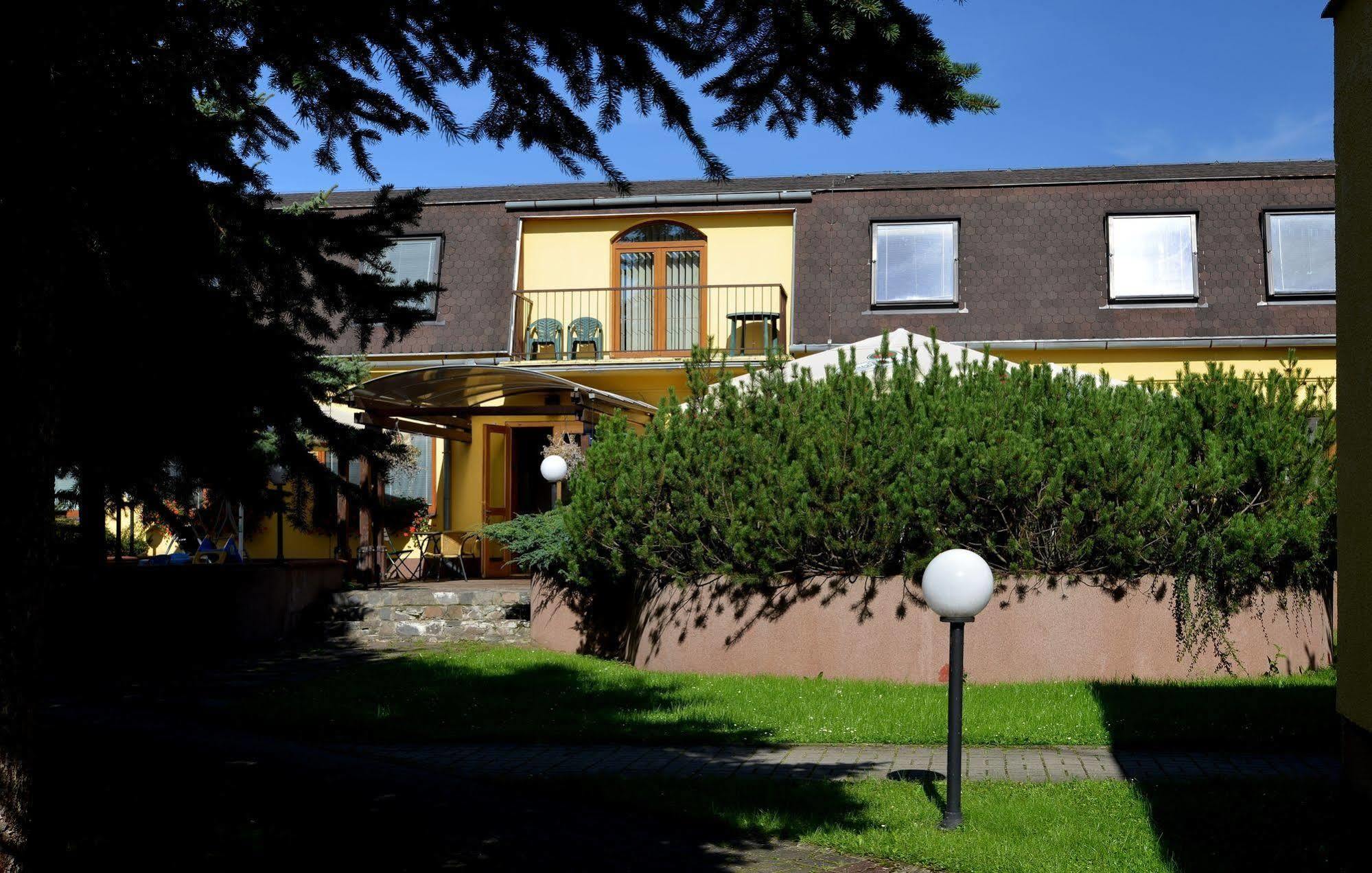 Penzion Agrothermal Bešeňová Dış mekan fotoğraf